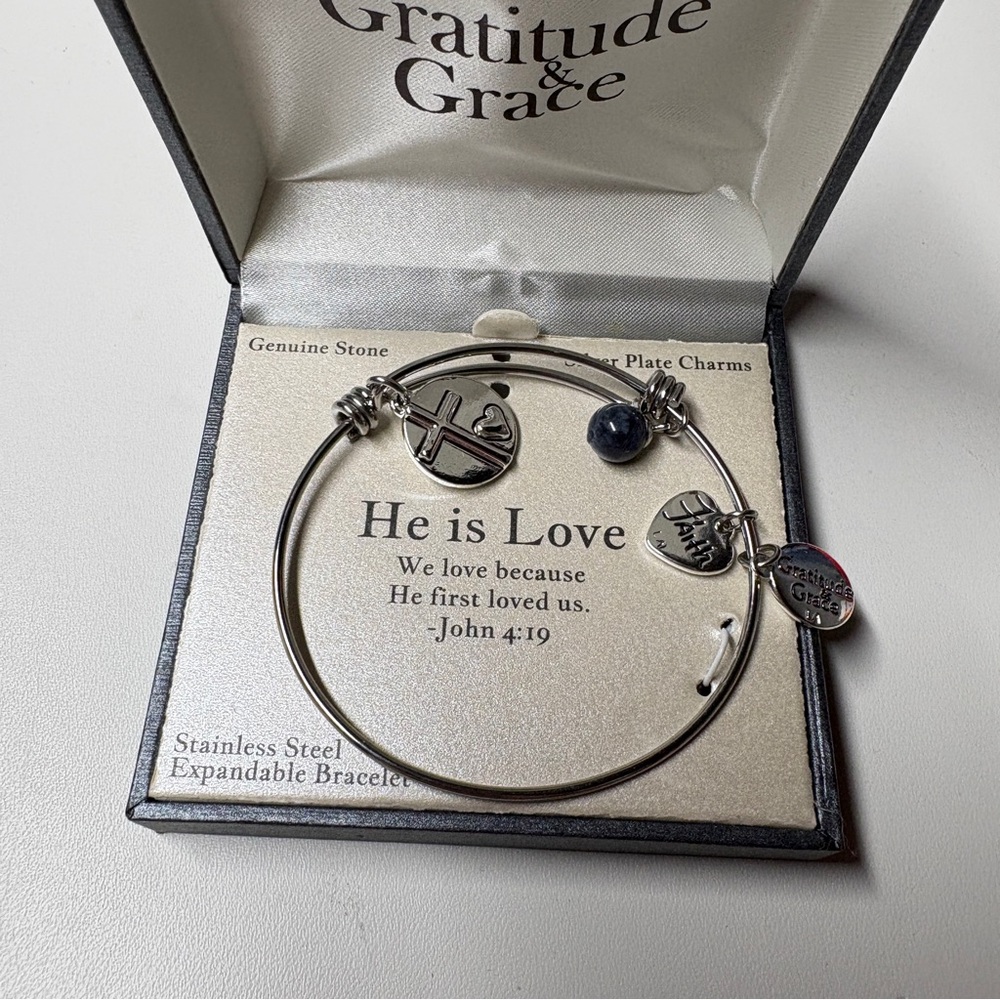 Gratitude & Grace Christian faith silver dangle bracelet - Picture 2 of 3